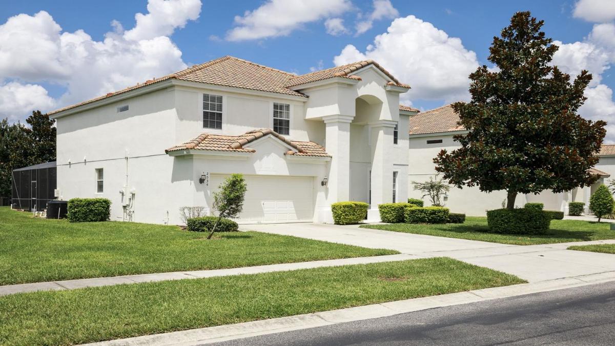 Popular attractions Area Nearby Property